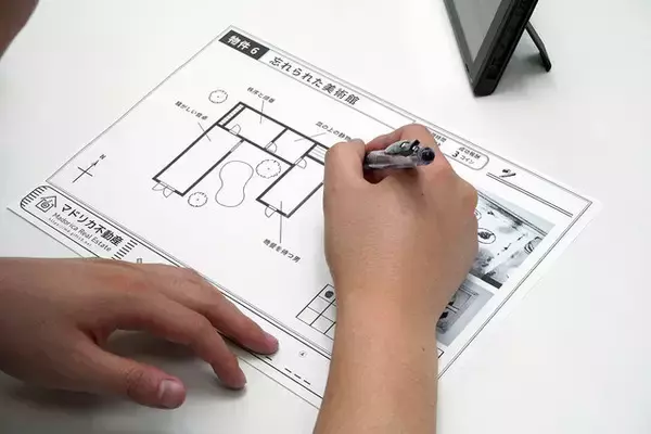 「紙とペンで挑む高評価謎解きゲー『マドリカ不動産』、続編制作決定！懐かしい「カセットテープ」形式のサントラも発売」の画像