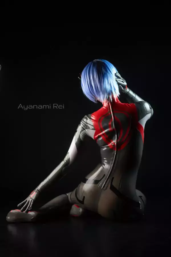 「【コスプレ】3月30日は「綾波レイ」の誕生日！プラグスーツ姿が美しすぎる、神秘的な“青のヒロイン”の魅力をお届け【写真22枚】」の画像