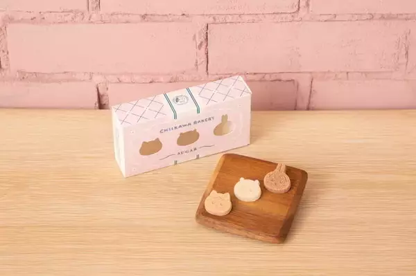 「「ちいかわベーカリー ポップアップショップ」が原宿にオープン！パン屋さん衣装のキャラグッズなどを展開」の画像