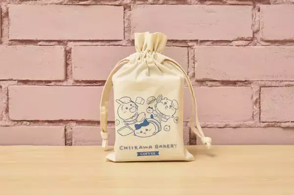 「「ちいかわベーカリー ポップアップショップ」が原宿にオープン！パン屋さん衣装のキャラグッズなどを展開」の画像