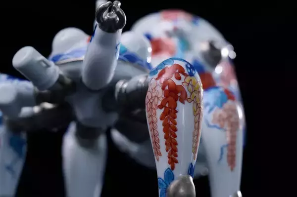 「世界限定50体！アニメ「攻殻機動隊 S.A.C.」タチコマを磁器で再現した工芸品が、“お値段”にも納得のクオリティ」の画像