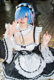 「【コスプレ】10代美少女が見せるリゼロの「レム」が鬼可愛い！ふわりと広がるメイド服とフレッシュな笑顔が眩しい【写真8枚】」の画像7