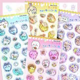 「「ちいかわ」の新作ぷくぷくシールが2月13日発売！中に入った水がゆらゆらキラキラと輝き、触り心地はぷにっと柔らか」の画像1