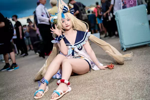 「【コスプレ】ムッチムチな太ももと愛らしい表情にグッときた！インドネシア美女による「サバ・サメコ」の夏衣装がキュートすぎる【写真8枚】」の画像