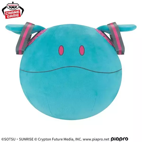 「「ガンダム45周年×初音ミク」コラボプライズが3月4日より順次展開！可愛すぎる「シャアザクぐるみ [初音ミクVer.]」やハロぬいぐるみも」の画像