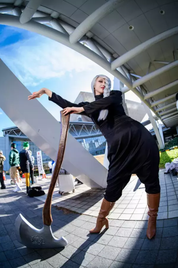 「【コスプレ】本当に46歳なのか…！？美しすぎる大阪のおばちゃんが魅せる「呪術廻戦」冥冥は異次元のかっこよさだった【写真6枚】」の画像