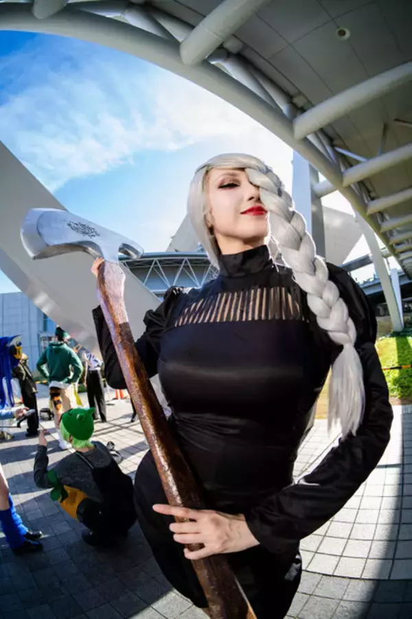 「【コスプレ】本当に46歳なのか…！？美しすぎる大阪のおばちゃんが魅せる「呪術廻戦」冥冥は異次元のかっこよさだった【写真6枚】」の画像