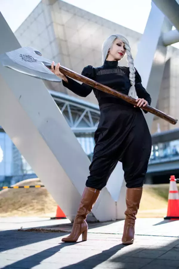 「【コスプレ】本当に46歳なのか…！？美しすぎる大阪のおばちゃんが魅せる「呪術廻戦」冥冥は異次元のかっこよさだった【写真6枚】」の画像