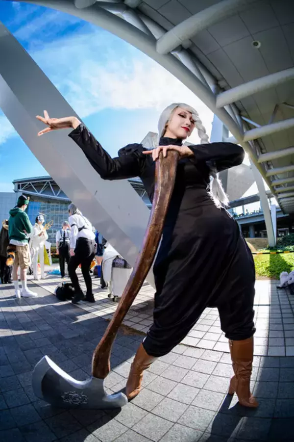 「【コスプレ】本当に46歳なのか…！？美しすぎる大阪のおばちゃんが魅せる「呪術廻戦」冥冥は異次元のかっこよさだった【写真6枚】」の画像