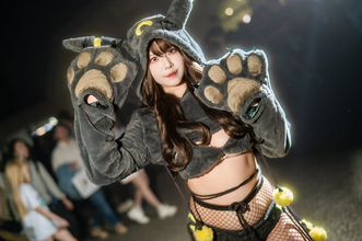 【コスプレ】『ポケモン』ブラッキーの擬人化が可愛すぎ！モフモフ＆編みタイツでキュートな色気を魅せる【写真7枚】