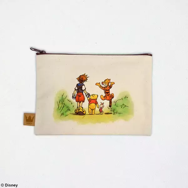 『キングダム ハーツ』人気グッズが発売間近！「100エーカーの森」イラストのポーチなど、6種展開