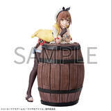 「「ライザのアトリエ」より「ライザ」「リラ」プライズフィギュアが再登場！たるに寄りかかり、こちらを見つめるポーズで立体化」の画像5