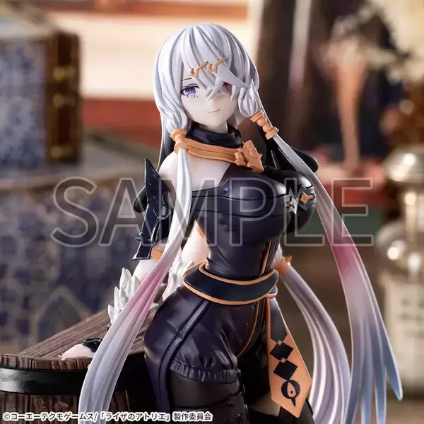 「「ライザのアトリエ」より「ライザ」「リラ」プライズフィギュアが再登場！たるに寄りかかり、こちらを見つめるポーズで立体化」の画像