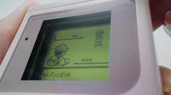 「見た目はほぼ「ゲームボーイ」！『ポケモン 赤・緑』の45楽曲が楽しめる「GAME MUSIC COLLECTION」、2月28日以降に順次予約受付を開始」の画像