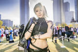 「【コスプレ】人気コスプレイヤー・桃戸もも、鍛えられた肉体美で『無期迷途』ゾーヤ、『原神』ヌヴィレットを披露【写真8枚】」の画像1