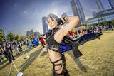 「【コスプレ】人気コスプレイヤー・桃戸もも、鍛えられた肉体美で『無期迷途』ゾーヤ、『原神』ヌヴィレットを披露【写真8枚】」の画像2