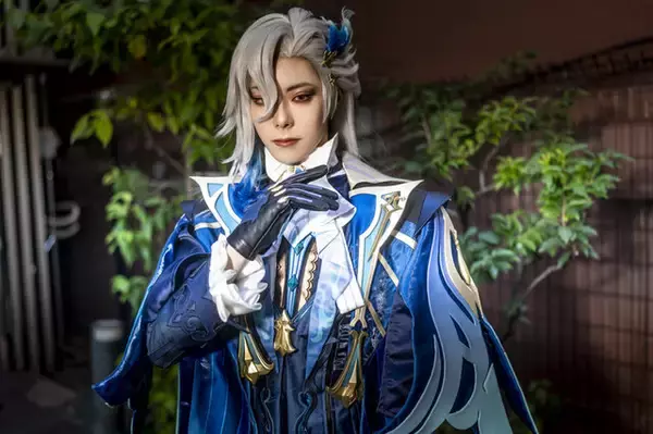 「【コスプレ】人気コスプレイヤー・桃戸もも、鍛えられた肉体美で『無期迷途』ゾーヤ、『原神』ヌヴィレットを披露【写真8枚】」の画像