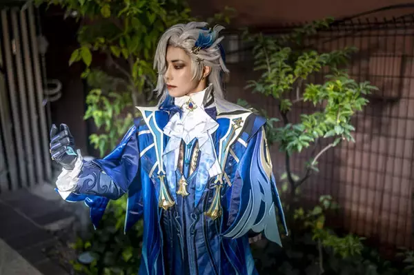 「【コスプレ】人気コスプレイヤー・桃戸もも、鍛えられた肉体美で『無期迷途』ゾーヤ、『原神』ヌヴィレットを披露【写真8枚】」の画像