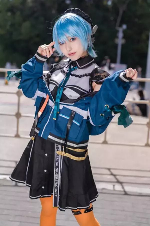 「【コスプレ】これぞアイドル！「ホロライブEXPO」に現れたウルフカットが似合いずぎる星街すいせいのスタイリッシュな美貌に釘付け・注目レイヤー・鳩まめ【写真8枚】」の画像