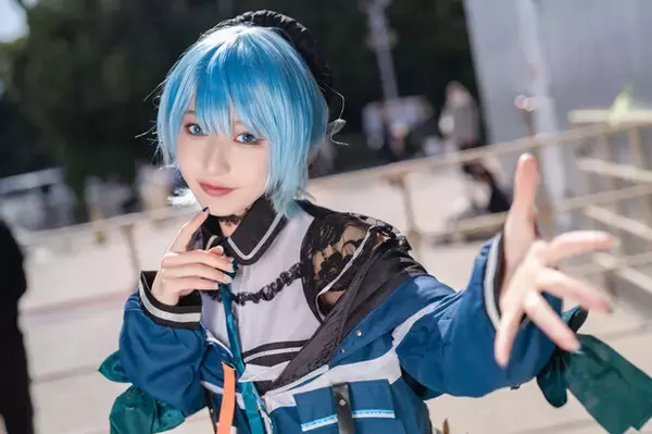 「【コスプレ】これぞアイドル！「ホロライブEXPO」に現れたウルフカットが似合いずぎる星街すいせいのスタイリッシュな美貌に釘付け・注目レイヤー・鳩まめ【写真8枚】」の画像