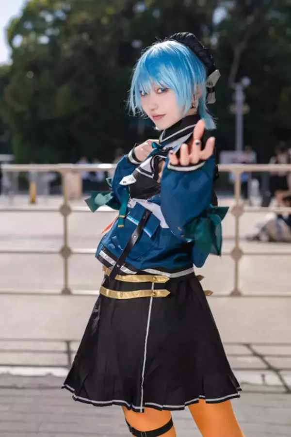 「【コスプレ】これぞアイドル！「ホロライブEXPO」に現れたウルフカットが似合いずぎる星街すいせいのスタイリッシュな美貌に釘付け・注目レイヤー・鳩まめ【写真8枚】」の画像