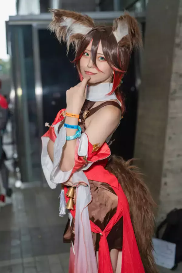 「【コスプレ】『崩スタ』停雲が艶やかな衣装で舞う！狐耳に浮かべる笑顔がなんともキュートな美女レイヤー・甘噛もち【写真9枚】」の画像