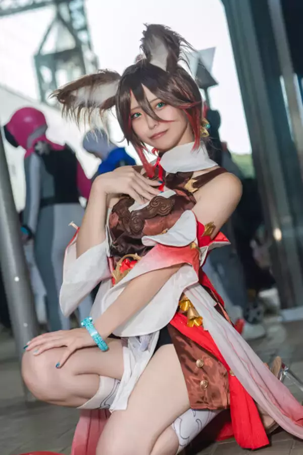 「【コスプレ】『崩スタ』停雲が艶やかな衣装で舞う！狐耳に浮かべる笑顔がなんともキュートな美女レイヤー・甘噛もち【写真9枚】」の画像