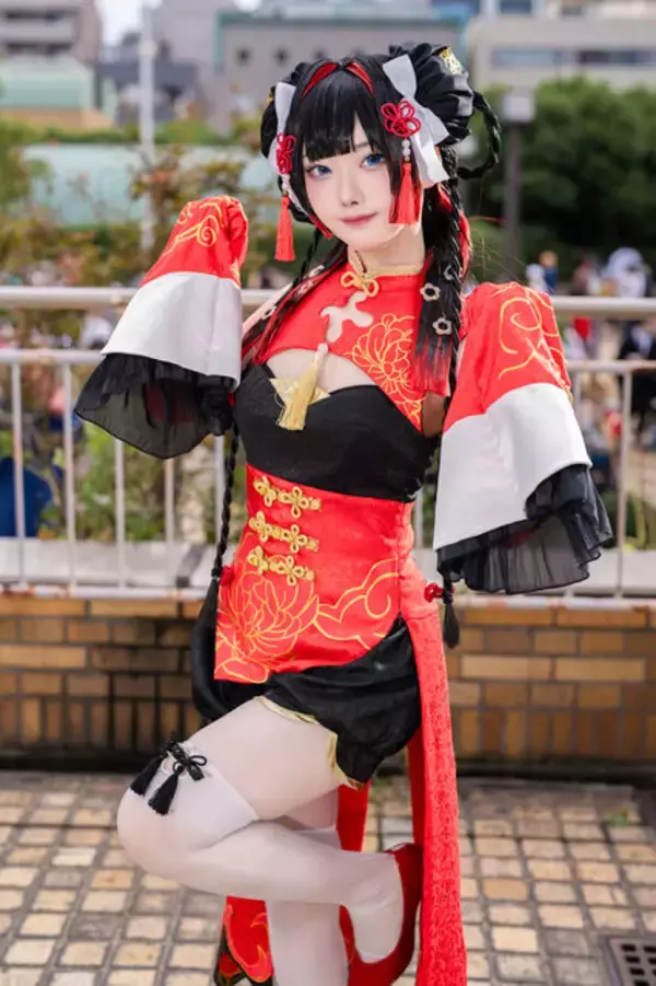 「【コスプレ】月ノ美兎チャイナ衣装コスがめちゃ可愛い！注目レイヤー”えびせんべい”細部までこだわりの衣装とハイクオリティウィッグも必見！【写真8枚】」の画像