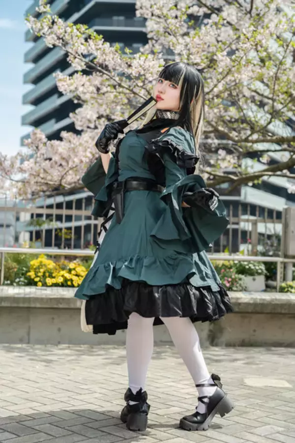 「【コスプレ】扇子をかざす姿がなんとも雅…「ホロライブ」儒烏風亭らでんに扮した美女レイヤー・御伽パセリ」の画像