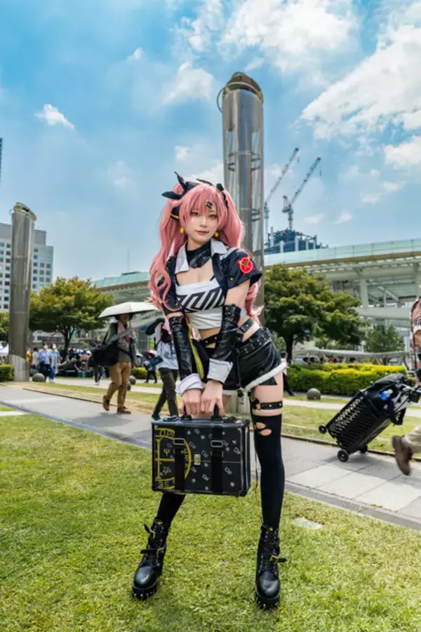 「【コスプレ】『ゼンゼロ』ニコ・デマラのシルエットが大変美しい！魅惑のスタイルは眼福【写真6枚】」の画像