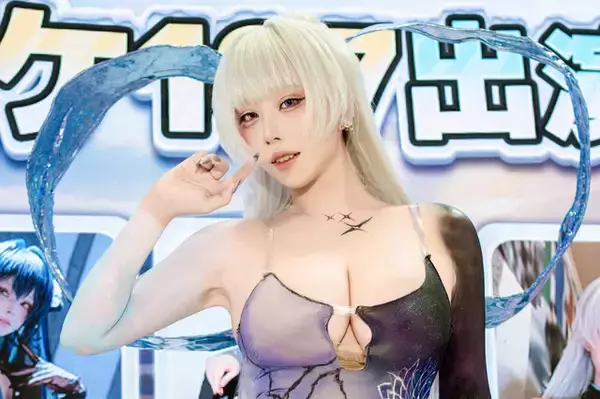 「【コスプレ】『NIKKE』ナユタ、クラウン、ドロシーらがコミケに勢揃い！異次元ボディで魅了する日中美女レイヤーまとめ【写真33枚】」の画像