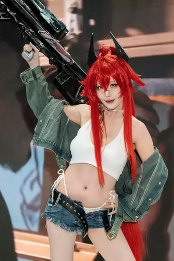 「【コスプレ】『NIKKE』ナユタ、クラウン、ドロシーらがコミケに勢揃い！異次元ボディで魅了する日中美女レイヤーまとめ【写真33枚】」の画像