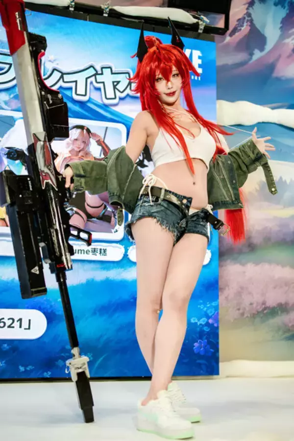 「【コスプレ】『NIKKE』ナユタ、クラウン、ドロシーらがコミケに勢揃い！異次元ボディで魅了する日中美女レイヤーまとめ【写真33枚】」の画像