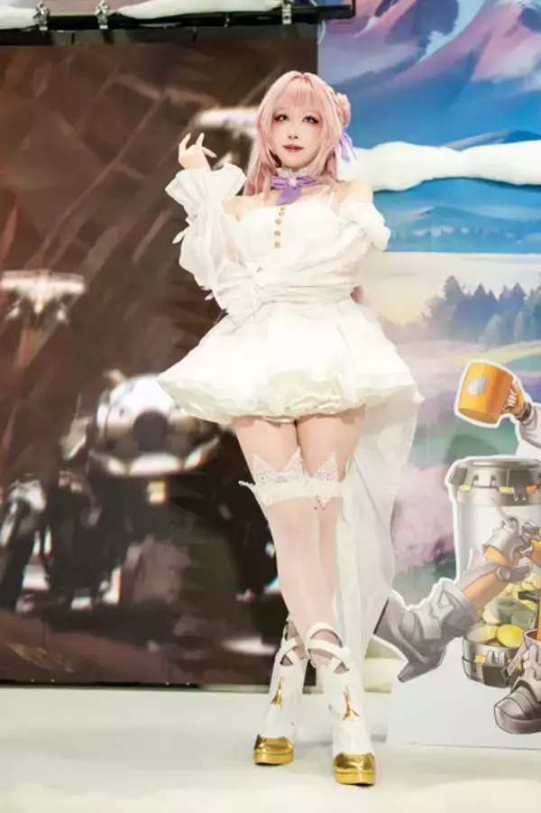 「【コスプレ】『NIKKE』ナユタ、クラウン、ドロシーらがコミケに勢揃い！異次元ボディで魅了する日中美女レイヤーまとめ【写真33枚】」の画像