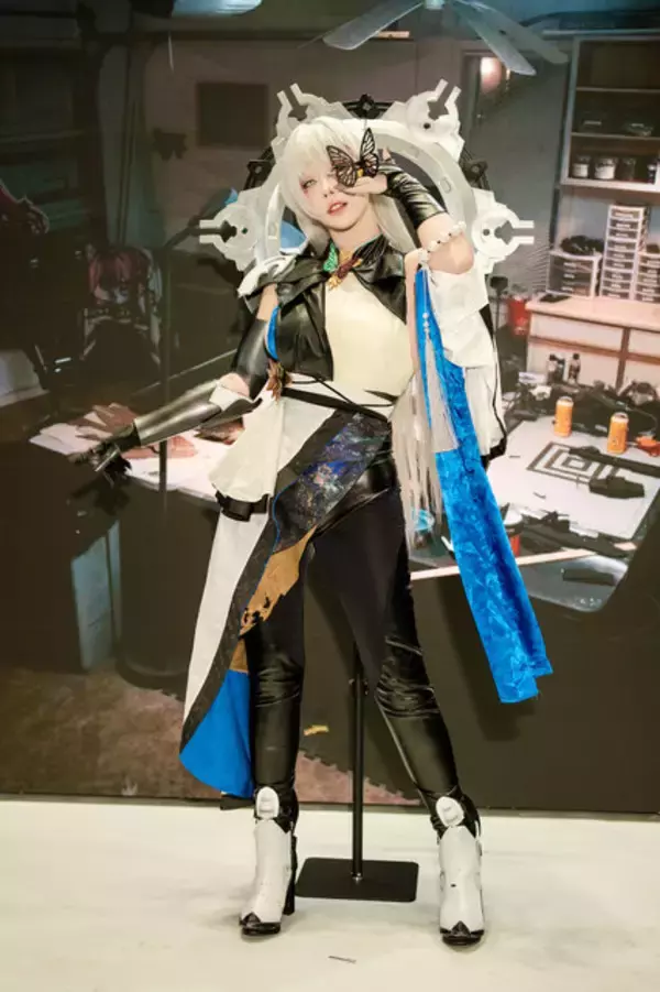 「【コスプレ】『NIKKE』ナユタ、クラウン、ドロシーらがコミケに勢揃い！異次元ボディで魅了する日中美女レイヤーまとめ【写真33枚】」の画像