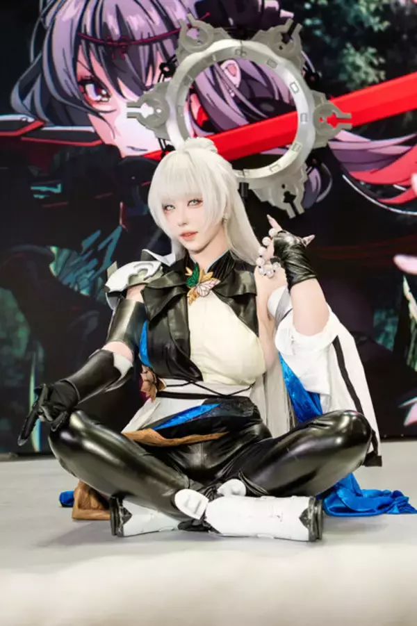 「【コスプレ】『NIKKE』ナユタ、クラウン、ドロシーらがコミケに勢揃い！異次元ボディで魅了する日中美女レイヤーまとめ【写真33枚】」の画像