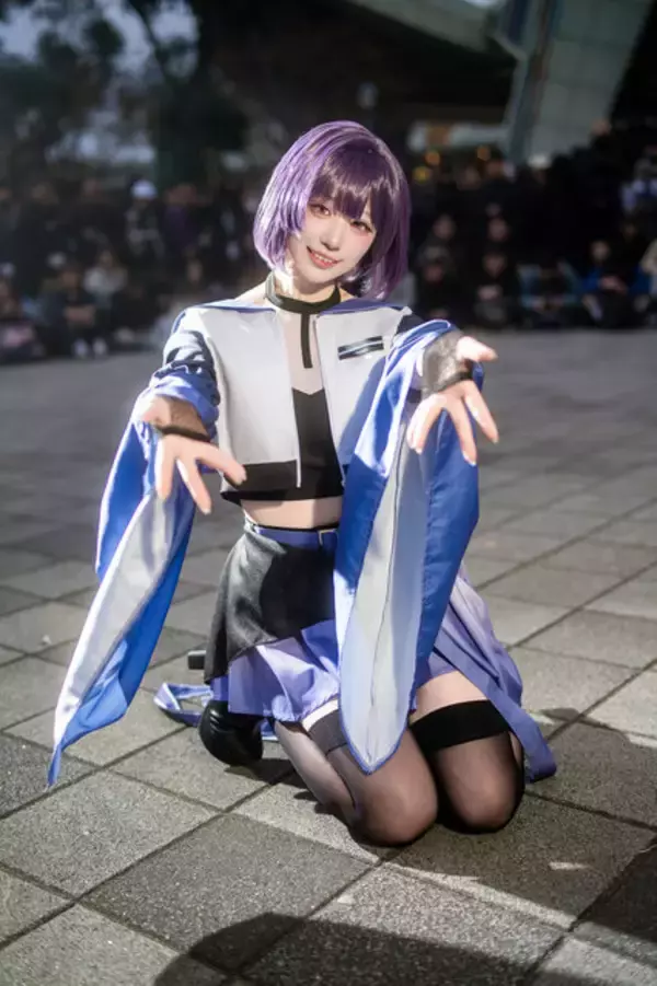 「【コスプレ】ミニスカ×ニーハイの絶対領域が最強に可愛い！『学マス』秦谷美鈴のアイドルオーラがすごすぎて立ってるだけで絵になる【写真8枚】」の画像