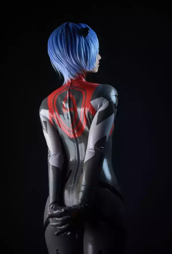 「【コスプレ】ピタッと肌に密着し、ぬるっとしたような見た目！博多美女がピチテカなラバースーツの愛に目覚めるまで【写真26枚】」の画像