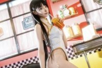 チャイナドレス美女が「ストリートファイト」に参戦！？ハンバーガーを食べながらスリット全開で美脚を繰り出す【写真17枚】