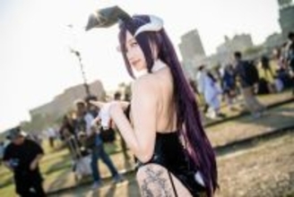 【コスプレ】黒ストッキング×ニーハイの台湾美女バニーガールが最強！大胆ポージングで魅せる「オーバーロード」アルベドが美しい【写真6枚】