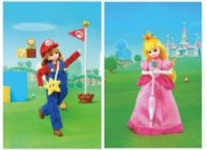「スーパーマリオ」とリカちゃん人形がコラボ！赤い帽子と青のオーバーオール姿、ひげは“フォトプロップス”でマリオコーデに