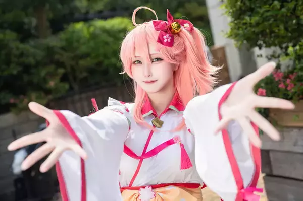 「【コスプレ】3月5日は「ホロライブ」さくらみこの誕生日！巫女衣装からデート服まで可愛いがいっぱいのコスプレまとめ【写真45枚】」の画像