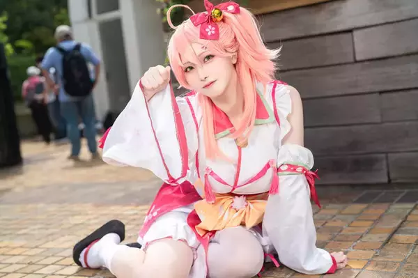 「【コスプレ】3月5日は「ホロライブ」さくらみこの誕生日！巫女衣装からデート服まで可愛いがいっぱいのコスプレまとめ【写真45枚】」の画像