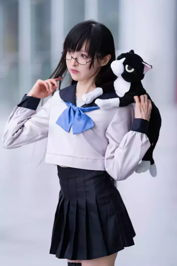 「【コスプレ】『十三機兵防衛圏』薬師寺恵とビッグサイトで焼きそばパンデートしたい！人気レイヤー・まゆろん【写真8枚】」の画像