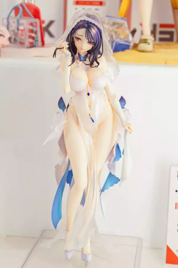 「『勝利の女神：NIKKE』が脅威の展示数！背中で魅せるフィギュアが「ワンフェス」に大集結【WF2026冬】」の画像