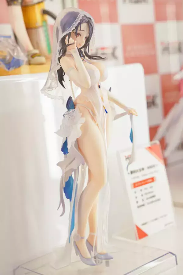 「『勝利の女神：NIKKE』が脅威の展示数！背中で魅せるフィギュアが「ワンフェス」に大集結【WF2026冬】」の画像