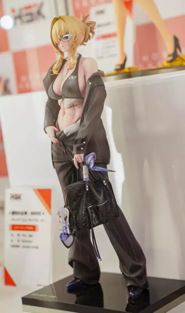 「『勝利の女神：NIKKE』が脅威の展示数！背中で魅せるフィギュアが「ワンフェス」に大集結【WF2026冬】」の画像
