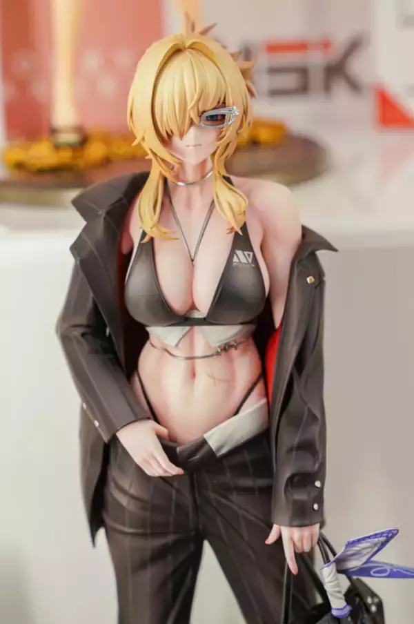 「『勝利の女神：NIKKE』が脅威の展示数！背中で魅せるフィギュアが「ワンフェス」に大集結【WF2026冬】」の画像