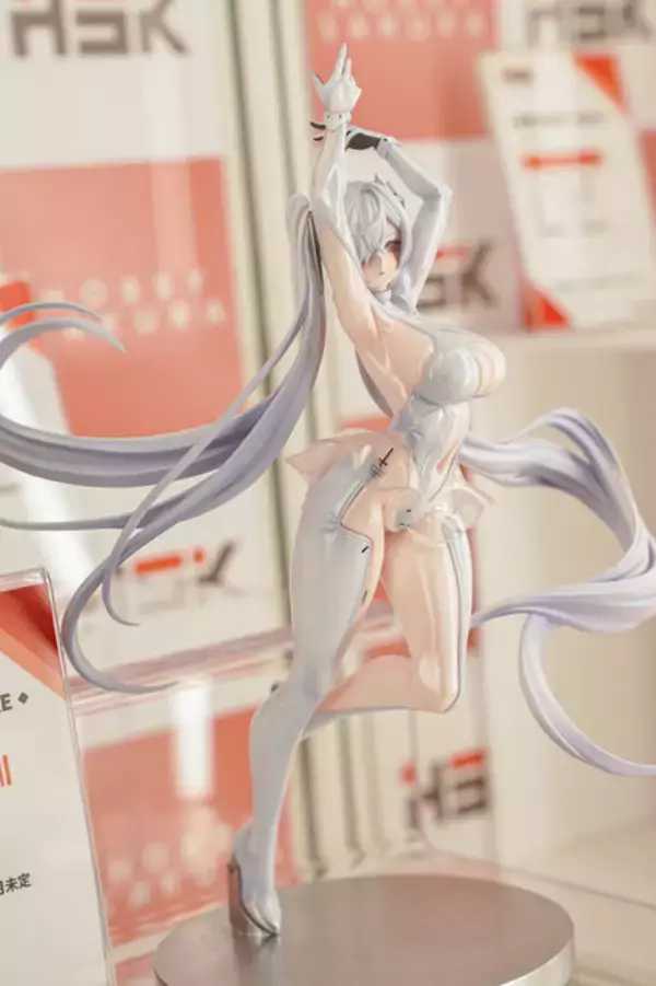 「『勝利の女神：NIKKE』が脅威の展示数！背中で魅せるフィギュアが「ワンフェス」に大集結【WF2026冬】」の画像
