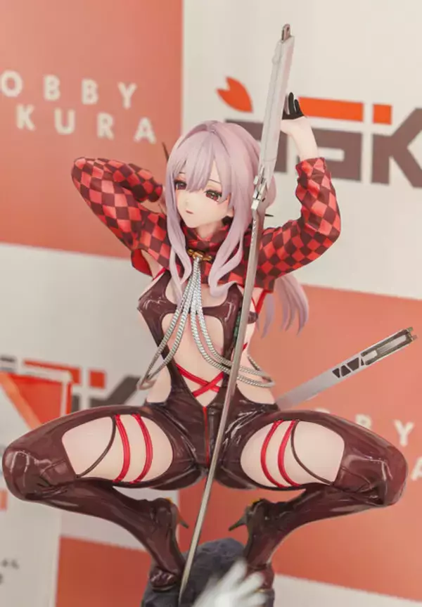「『勝利の女神：NIKKE』が脅威の展示数！背中で魅せるフィギュアが「ワンフェス」に大集結【WF2026冬】」の画像